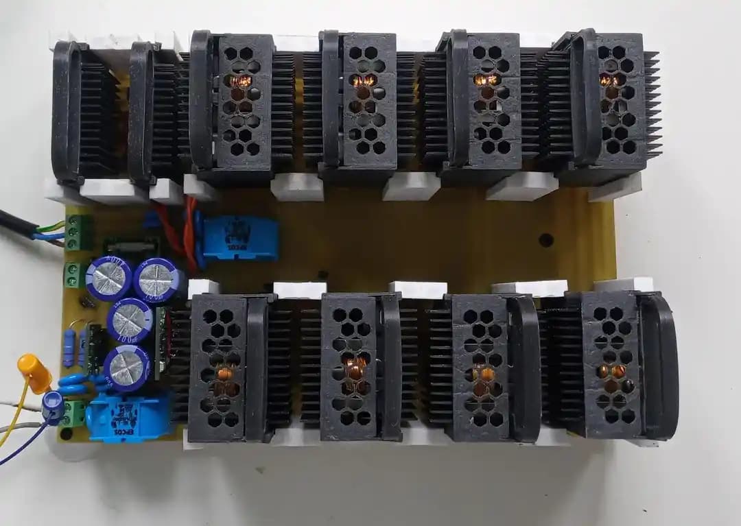 Tam Analog Modüler Grid-Tie MPPT Güneş Enerjisi İnvertörü Tasarımı ve İyileştirmeleri