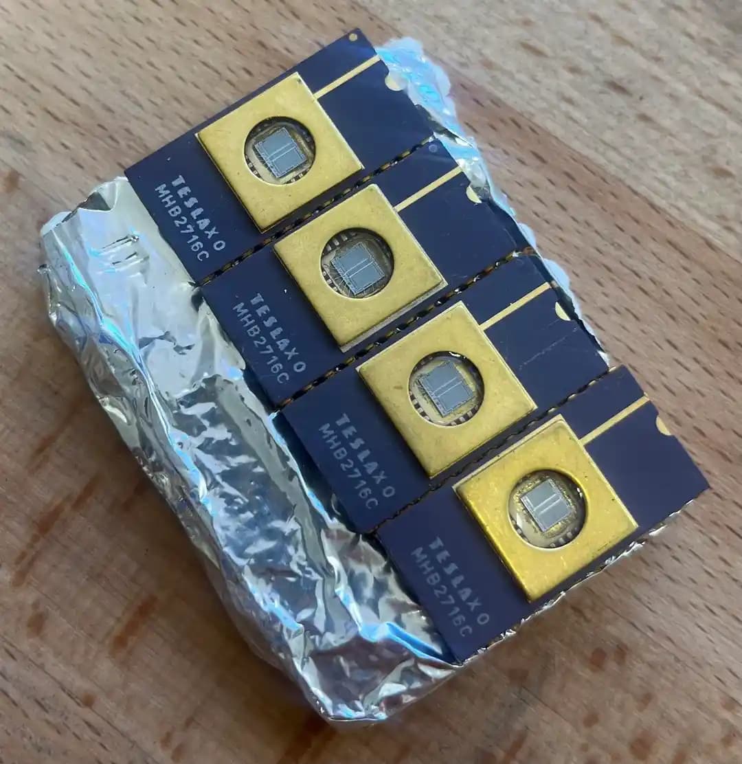 EPROM Teknolojisi ve Tarihçesi: Elektroniğin Programlanabilir Bellek Gelişimi