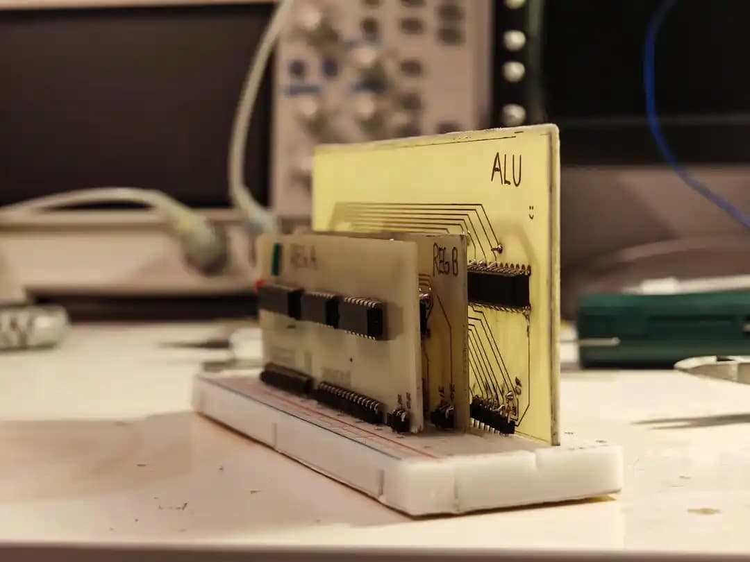 Ev Yapımı 8 Bit Bilgisayar için Toner Transfer Yöntemi ile PCB Tasarımı ve Üretimi