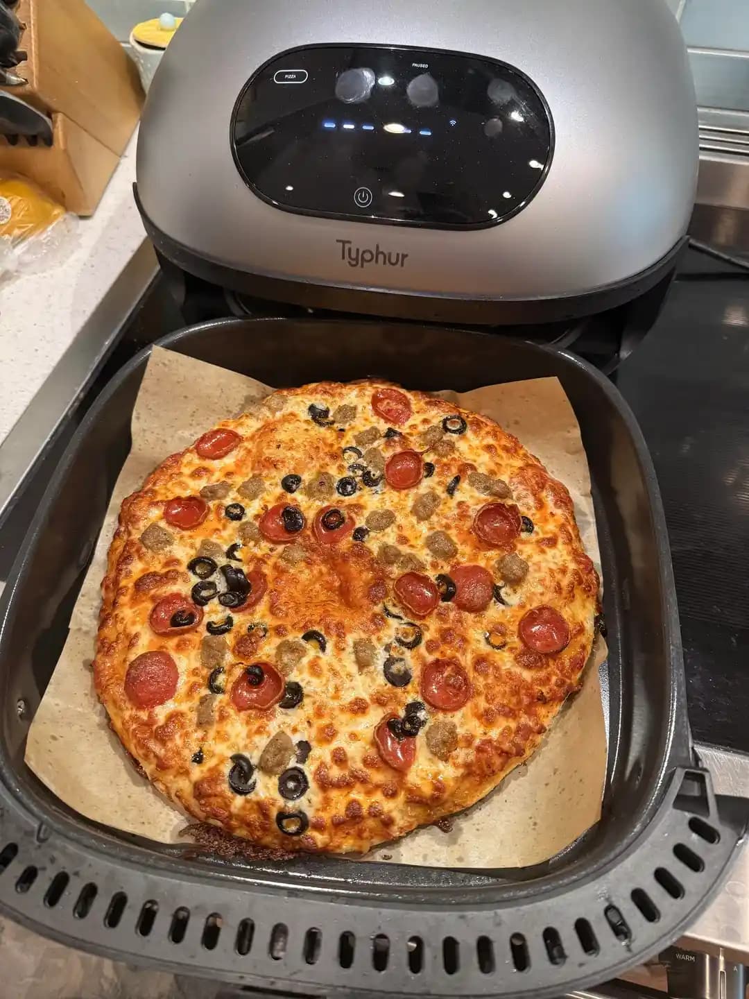 Hava Fritözünde 12 İnçlik Ev Yapımı Pizza Pişirme Deneyimi ve Karşılaştırması