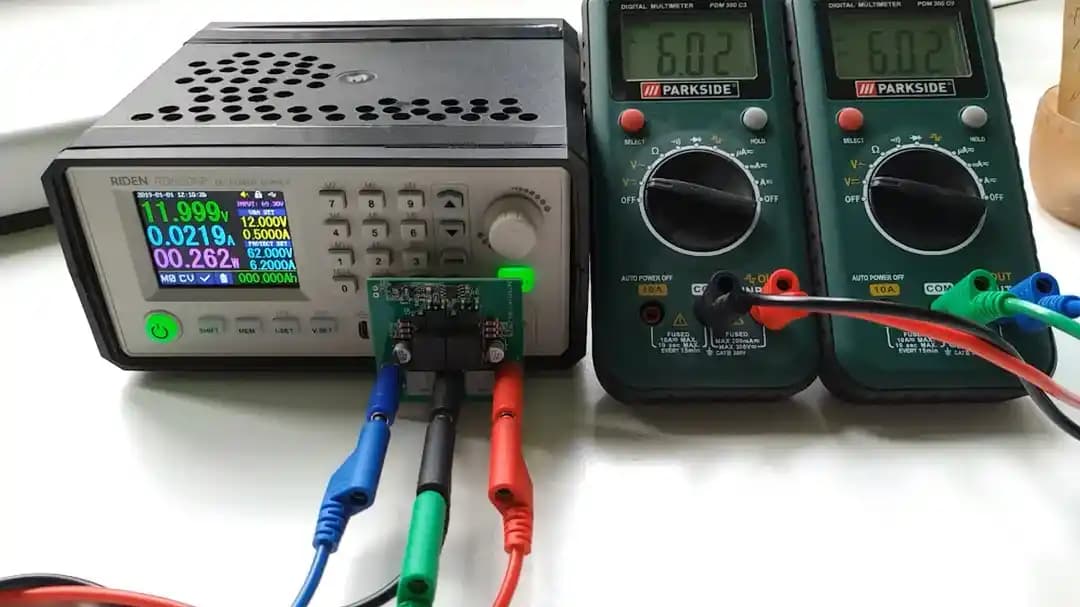 Laboratuvar Güç Kaynakları İçin Aktif Gerilim Bölücü ve Çoğaltıcı Eklentisi Tasarımı ve Özellikleri