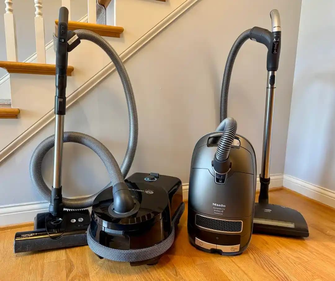 Sebo D4 ve Miele C3 Brilliant Elektrikli Süpürgelerin Teknik ve Kullanım Karşılaştırması