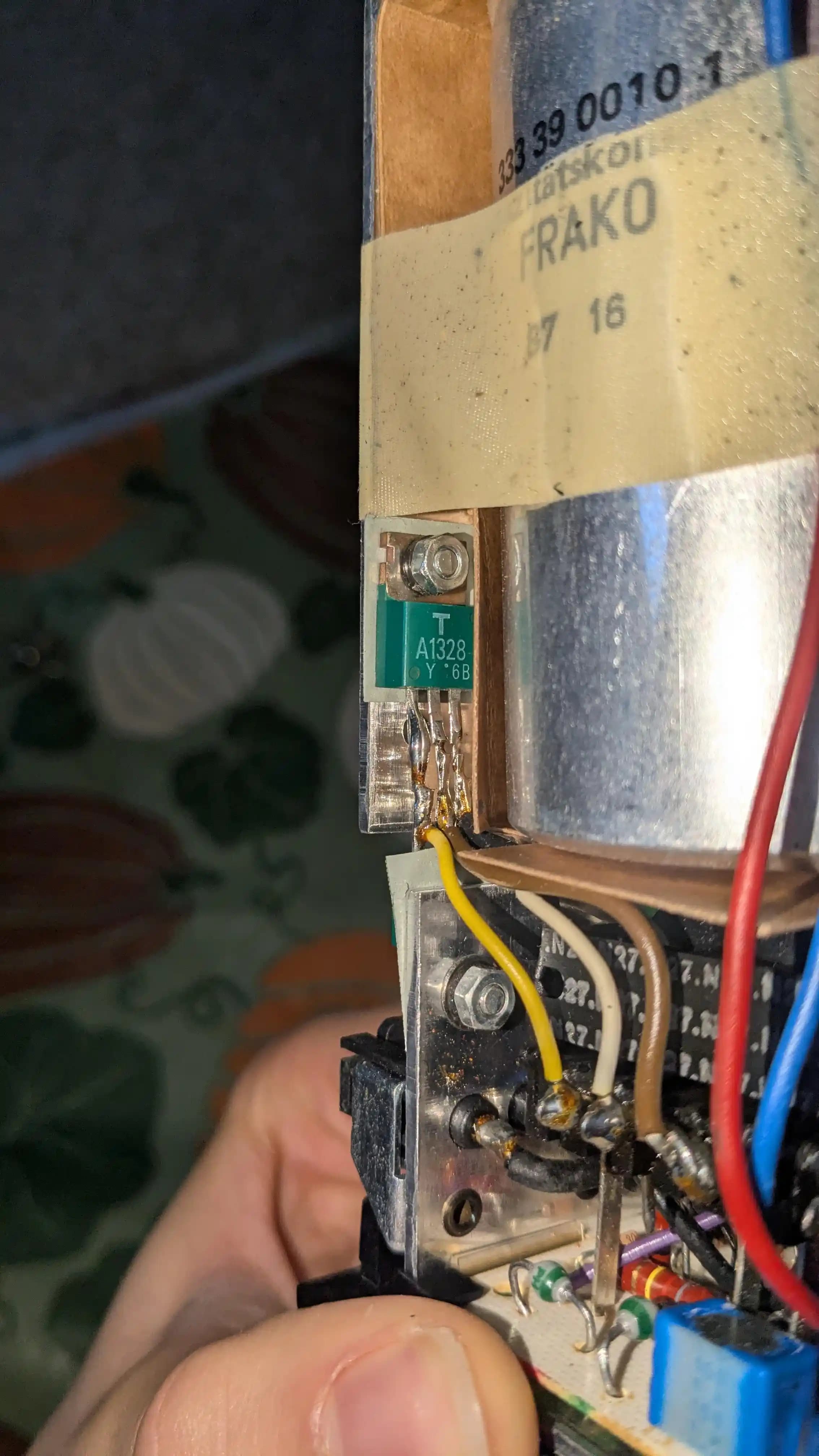 Yeşil Transistörler ve Elektronik Bileşenlerde Renk Kodlamasının Tarihçesi ve Fonksiyonları