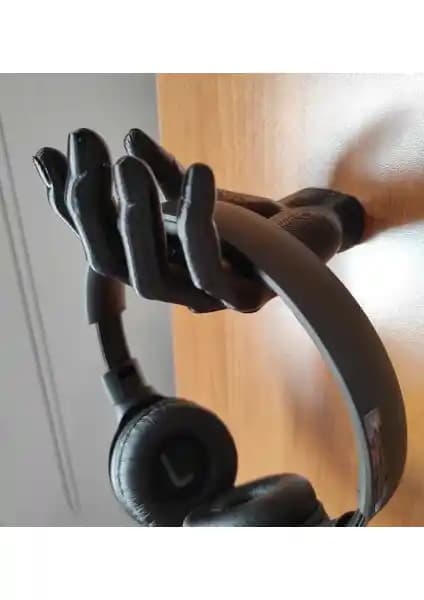 Dekoratif Kulaklık Tutucu Karşılaştırması: Magicland ve Roboqoq Ürünlerinin Özellikleri ve Performansı