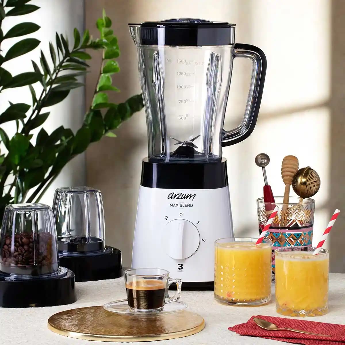 Arzum Sürahi Blender: Güçlü Motor ve Çok Yönlü Kullanımıyla Modern Mutfaklar İçin