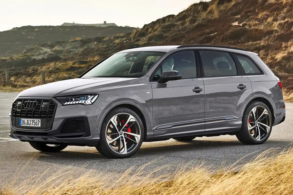 Audi Q7 S Line Elektronik ve Aksesuar Özellikleriyle Lüks SUV Teknolojisi
