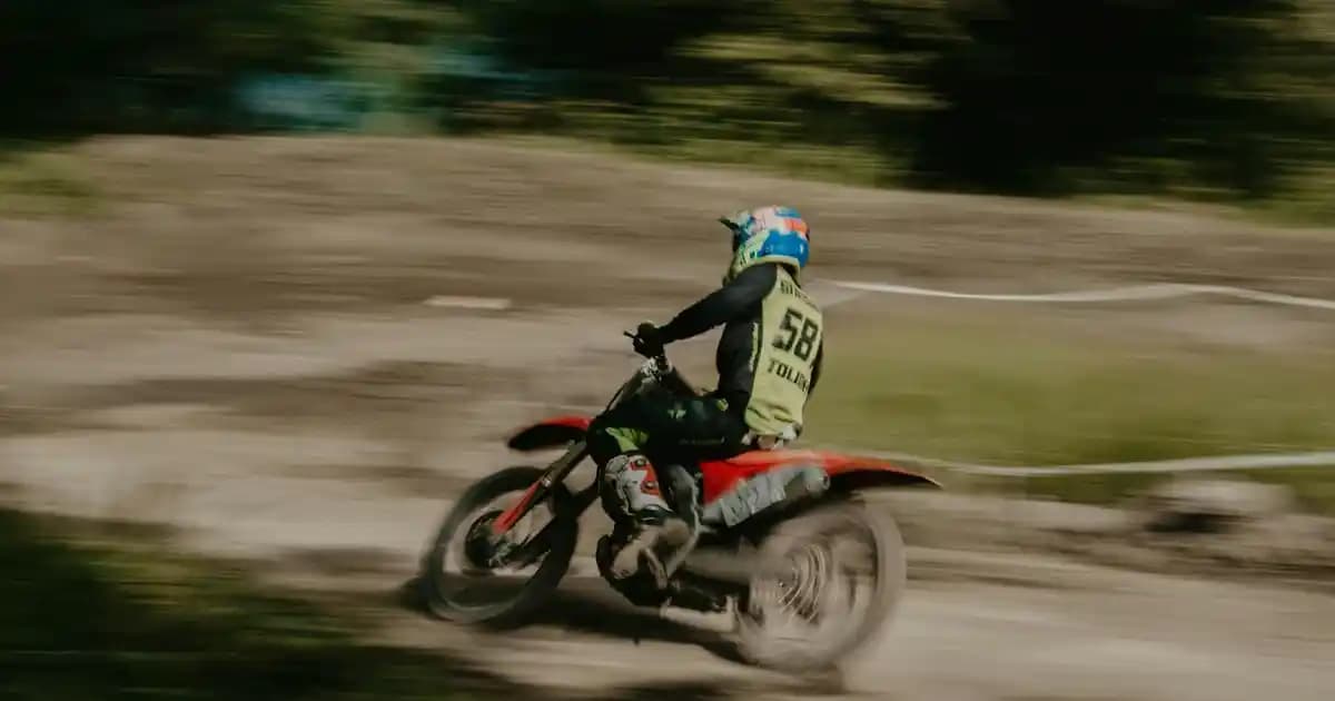 Banyo Tavan Lambası Seçimi: Estetik ve İşlevselliğin Uyumuyla Modern Aydınlatma Çözümleri