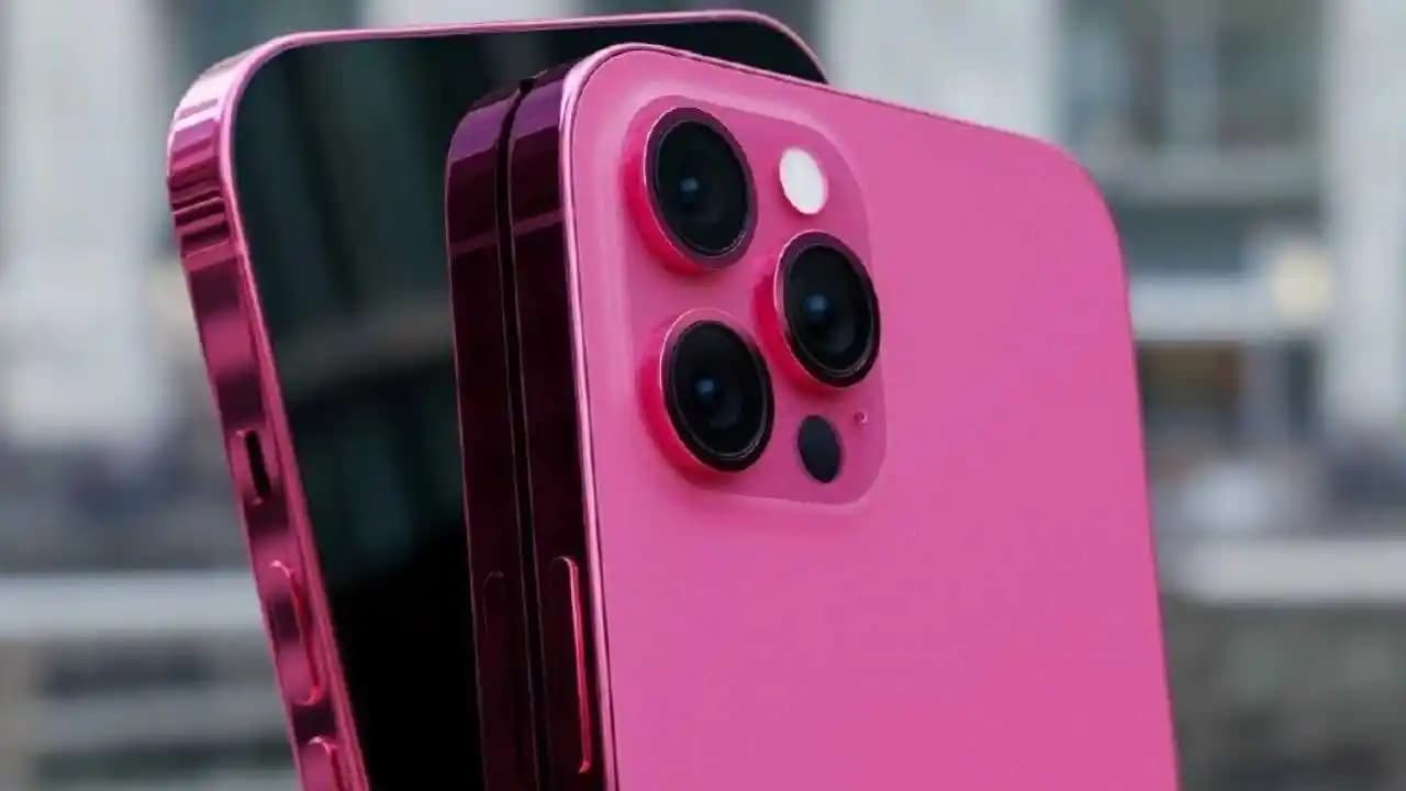 iPhone 15 Pro Pembe Renk Seçeneği ile Estetik ve Gücü Bir Arada Sunuyor