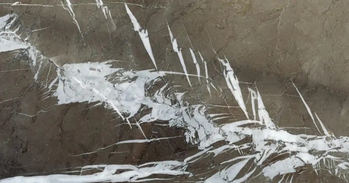 iPhone Şarj Teknolojisinin Güncel Durumu ve Güvenilir Aksesuar Seçenekleri