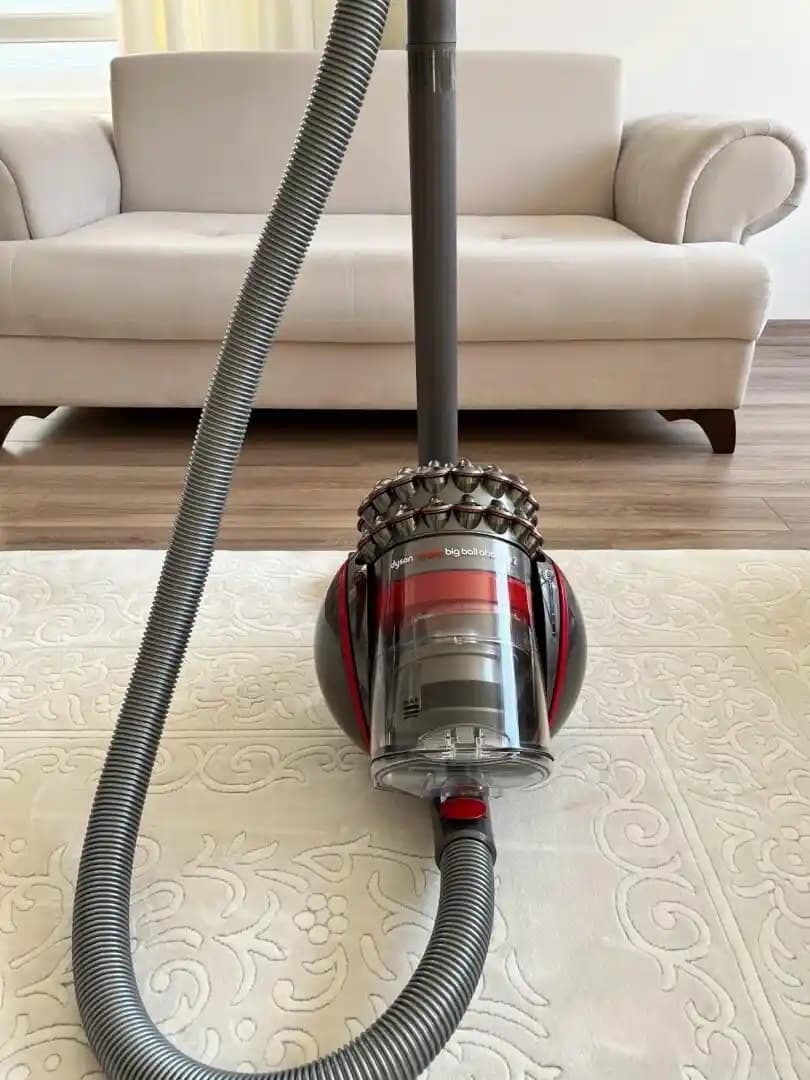 Kablolu Elektrik Süpürgeleri: Güç ve Dayanıklılığın En İyi Seçenekleri ve Özellikleri