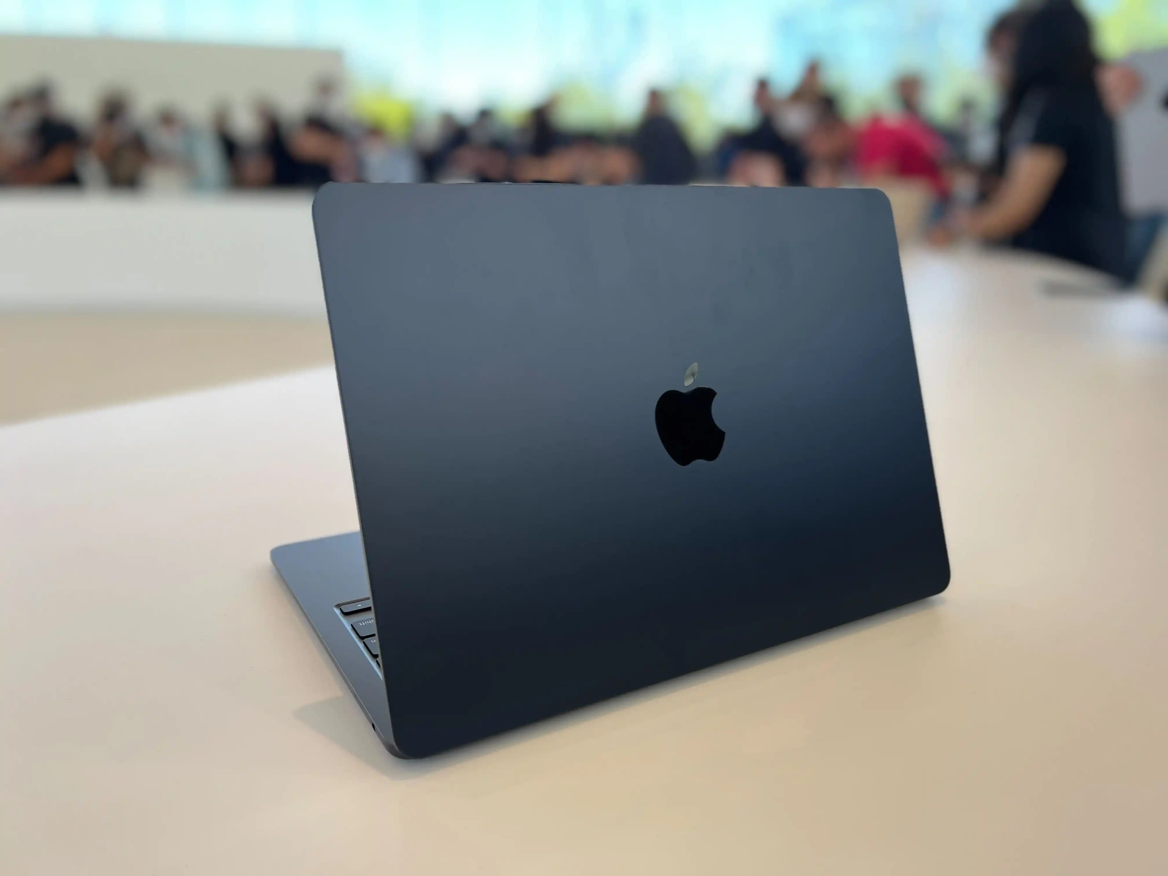 MacBook Air Midnight: Yeni Renk Seçeneği ve Teknolojik Gelişmelerle Estetik ve Fonksiyonellik