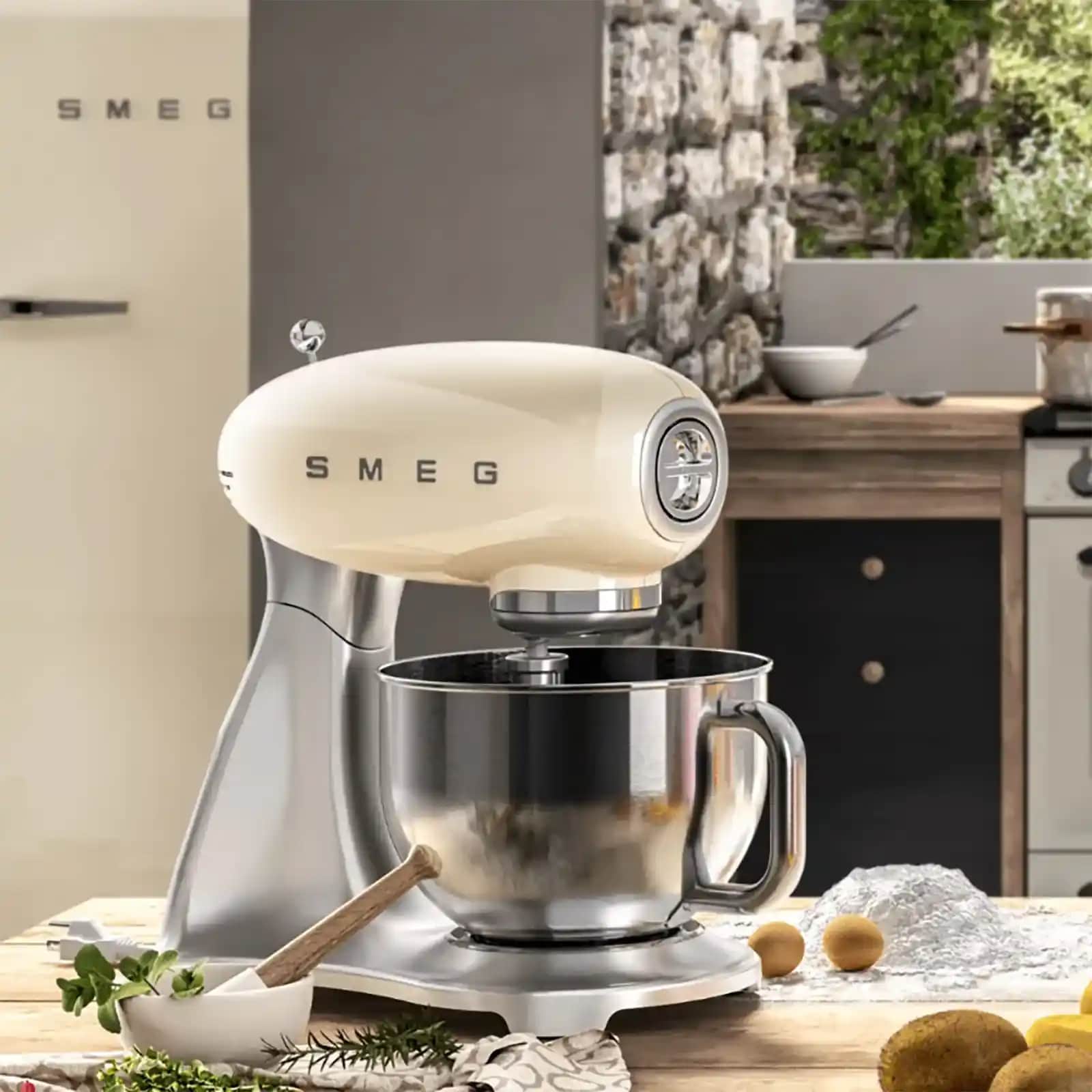 Smeg Hamur Makinesi: Estetik ve İşlevsellikle Mutfakta Yenilikçi Çözüm