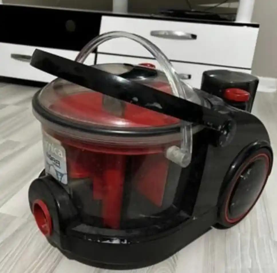 Sulu El Süpürgesi Nedir ve Neden Elektronik Temizlikte Yenilikçi Bir Çözüm Olarak Öne Çıkıyor