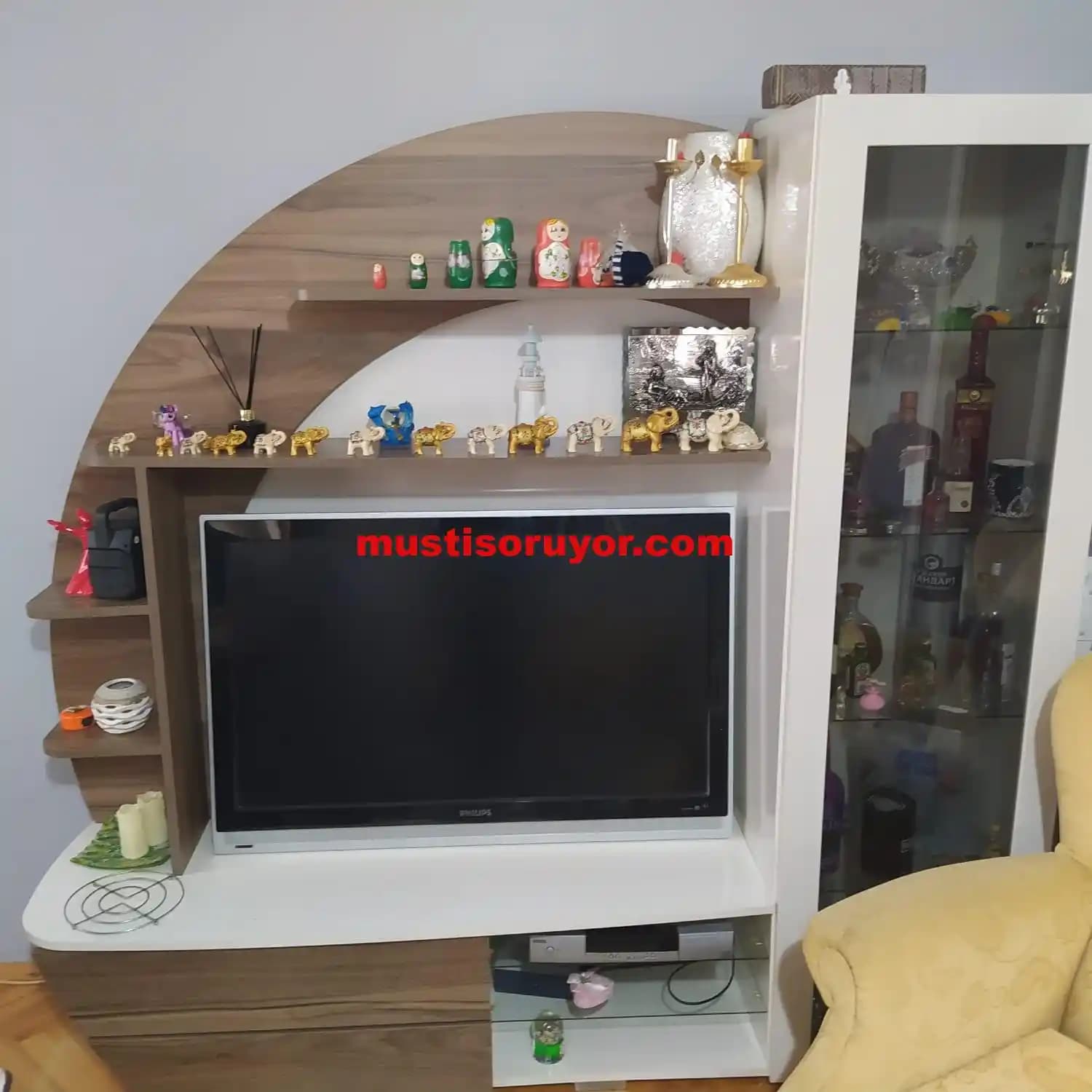 Teşhir Televizyonları: Modern İşletmeler İçin Görsel Tanıtım ve Reklam Çözümleri